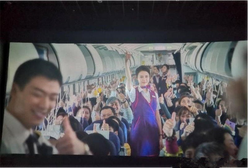 《中國機長》——轉載網(wǎng)絡圖片